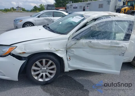 2012 Chrysler 200 Touring z USA, uszkodzony, nr VIN 1C3CCBBB0CN104255